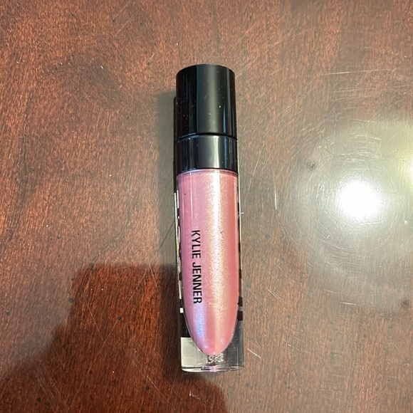 Kylie Cosmetics Roses are Red Glitter eyeshadow - Picture 4 of 6